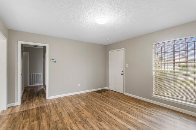 Building Photo - 6602 Indian Lake Dr