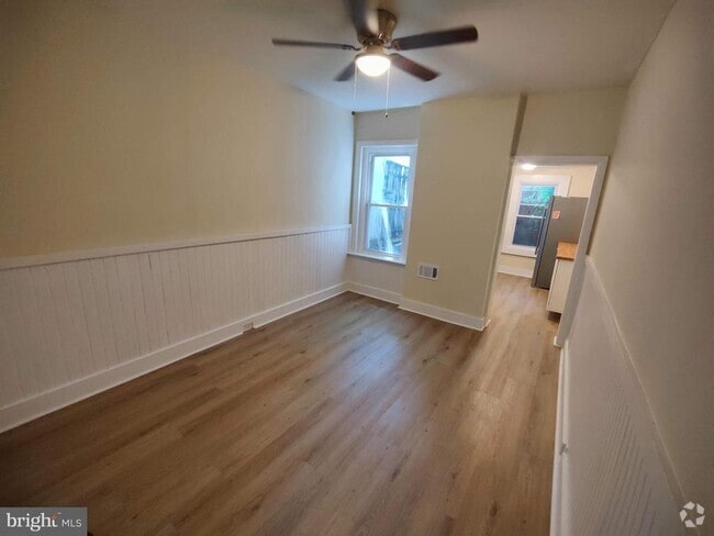 Building Photo - 140 W Airy St Rental