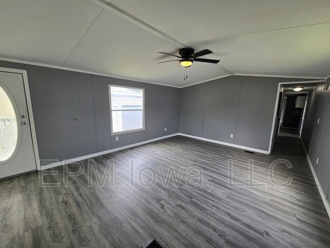Photo - 700 W Ridgeway Ave