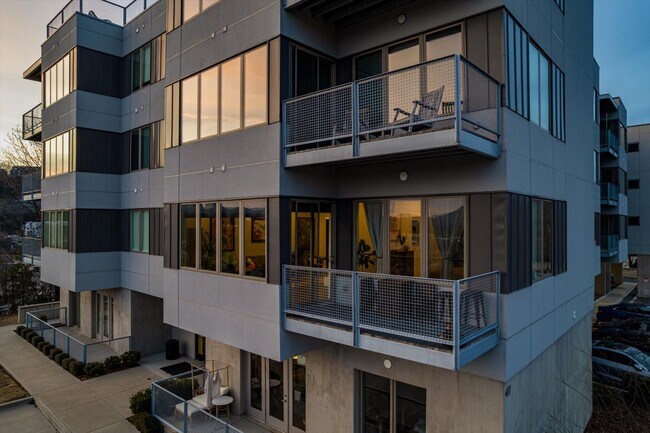 Photo - 411 Fairpoint St Unit #202