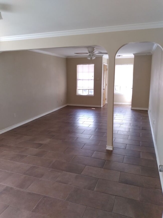 Photo - 4 bedroom 2.5 bathroom