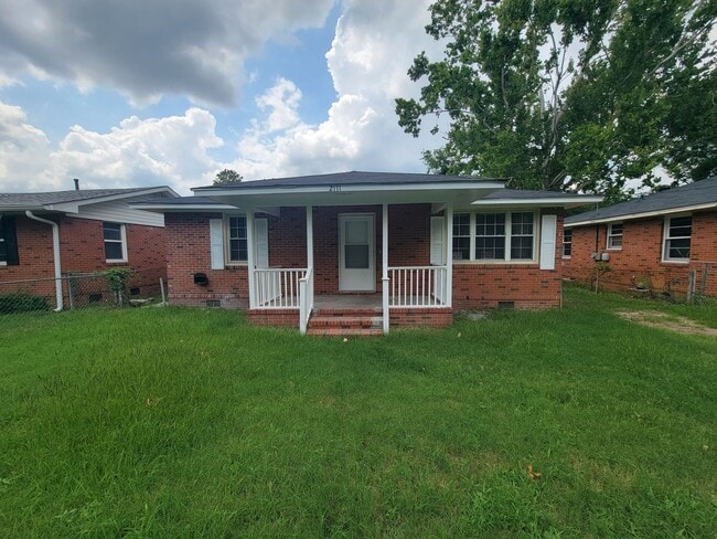 2111 Dyer St