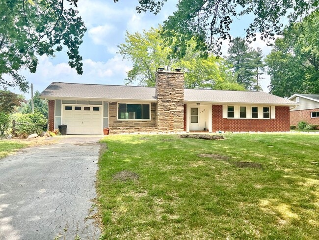 Building Photo - Charming 3 BR/2 BA Single-Family Home in E...