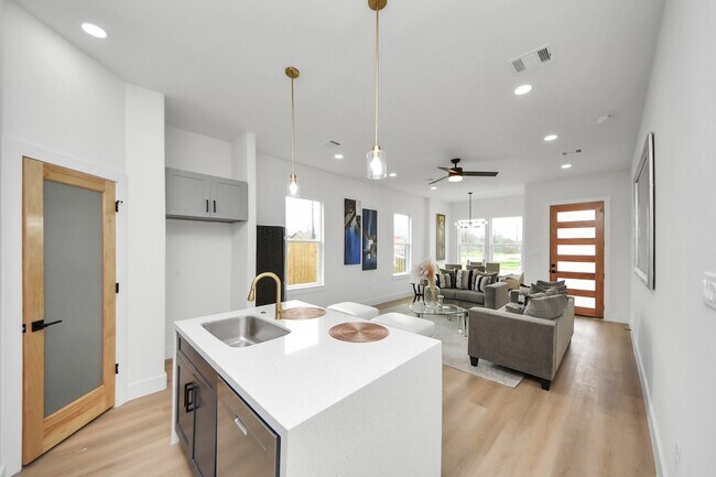 Photo - 8815 Edgar St