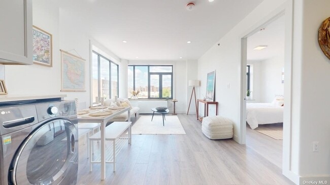 Photo - 63-68-68 Austin St Unit 5D