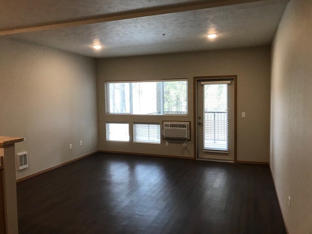 Salnave Glen Apartments