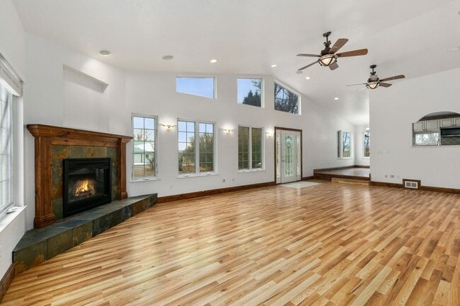 Photo - 2856 E 1st St