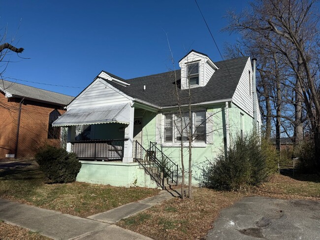 4 bedroom 2 bathroom house in Northside! - 4 bedroom 2 bathroom house in Northside!