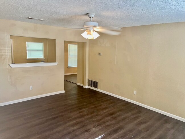 Photo - 2803 Cedar Park Blvd