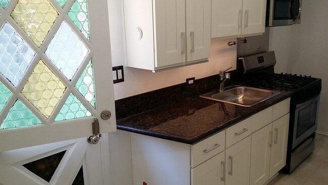kitchen - 1209 Monterey Blvd Apartment Unit 1209