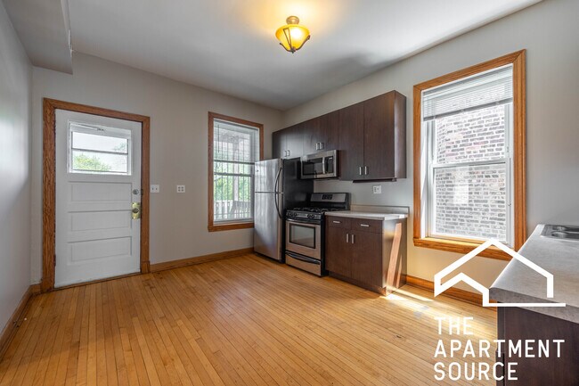 Photo - 3110 W Fullerton Ave Unidad 2