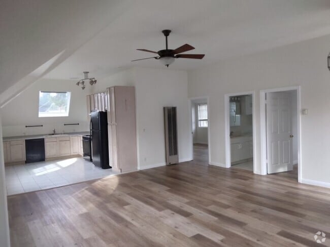 Building Photo - 17717 Tulsa St Rental