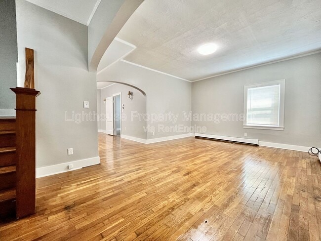 Photo - 429 Carrier St NE