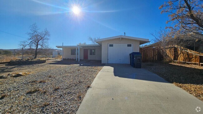 Building Photo - 907 W Franklin Ave Rental