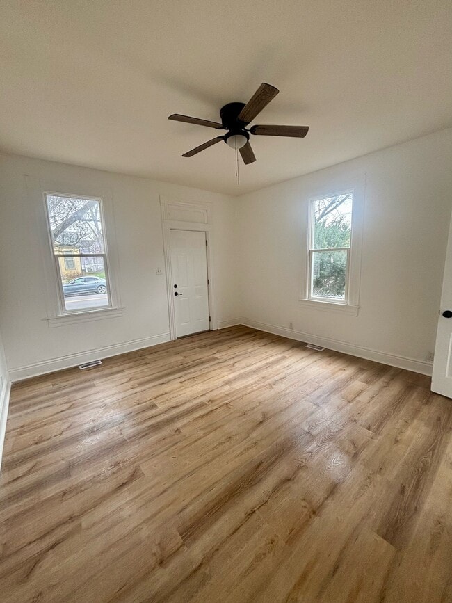 Photo - 525 E 8th St