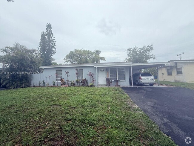 Building Photo - 3330 NW 17th Ct Rental
