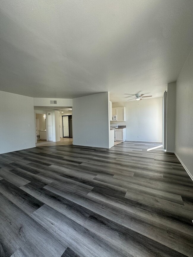 4343 Whitsett Ave Unit 203