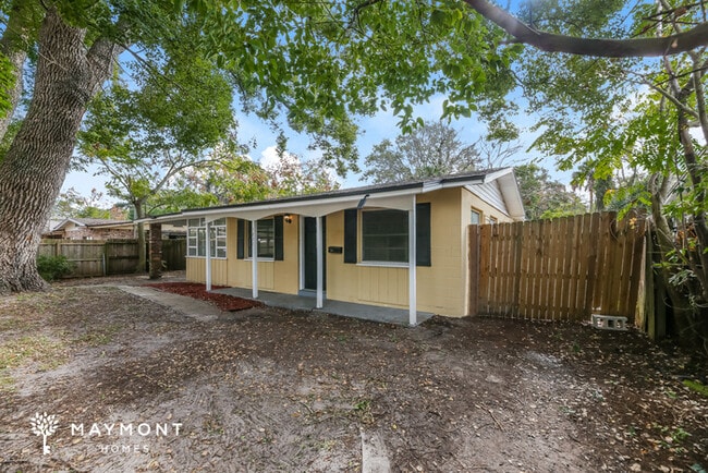 Photo - 5828 Wiltshire St