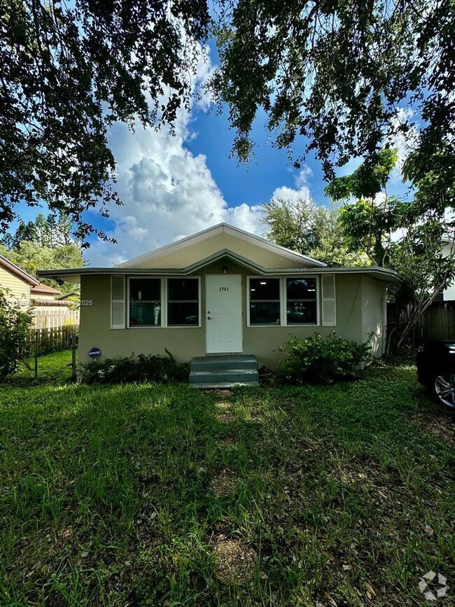 Building Photo - 1721 Roosevelt St Rental