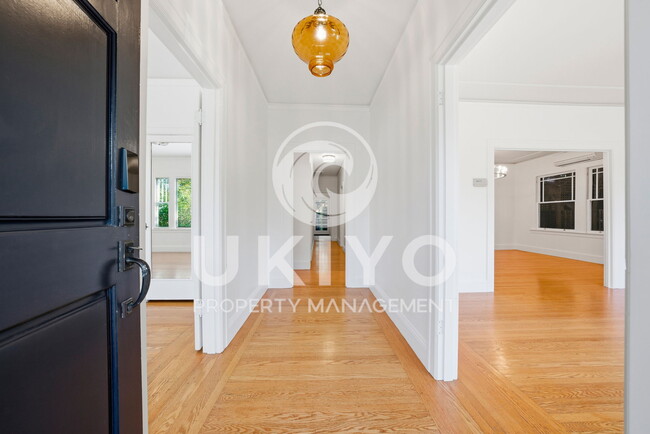 Photo - 860 Portal Ave