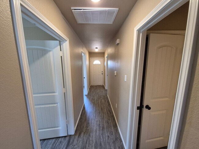 Photo - Spacious 3 bedroom home