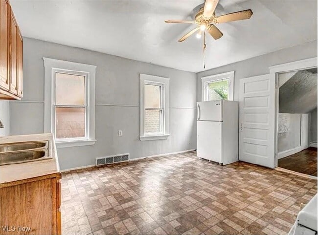 Photo - 3635 E 49th St Unidad Up