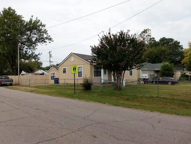 Building Photo - 4720 Berkley Ave