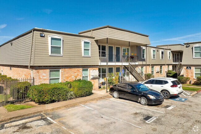 Alternar - Cambridge Village Apartments