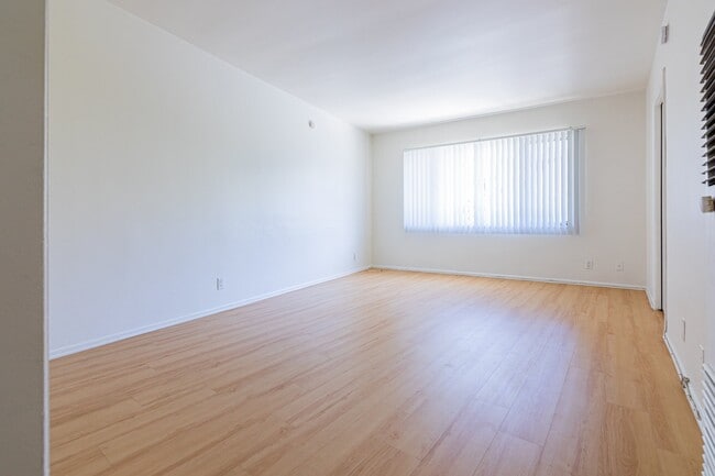 Photo - 667-669-669 Levering Ave Unidad 5