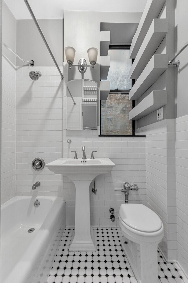 Photo - 120 E 83rd St