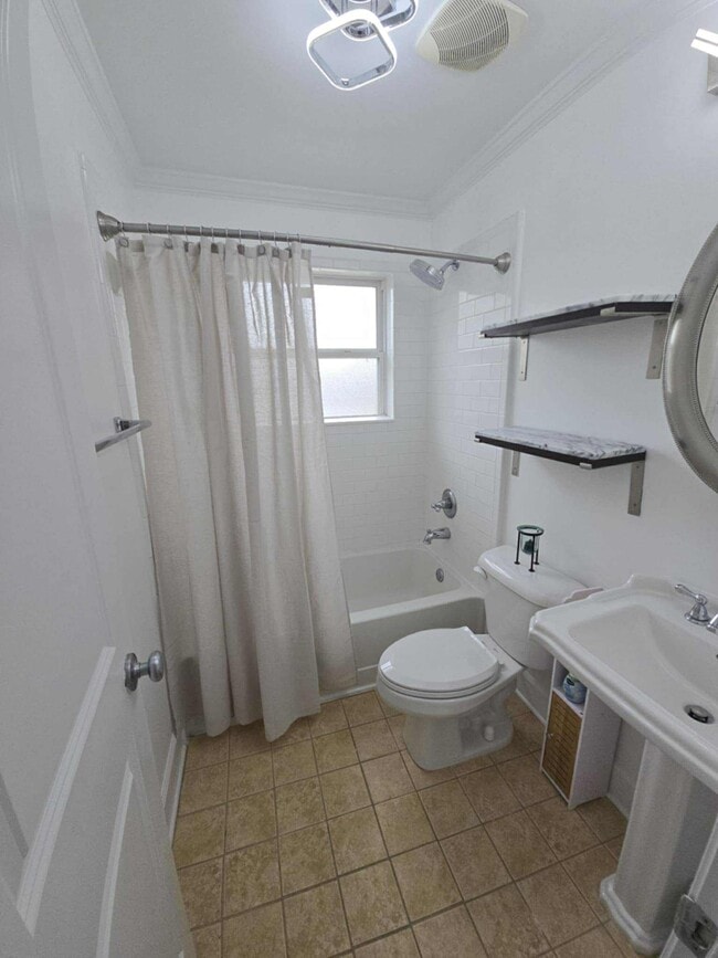 Photo - 48 Peachtree Ave NE Unidad Buckhead Square