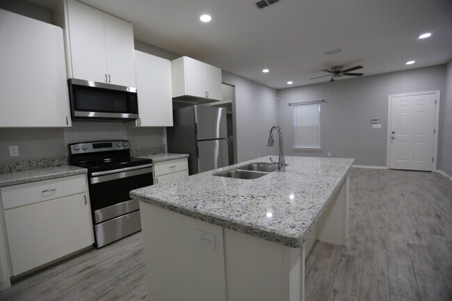Building Photo - 1402 W Heritage Dr Unit 3 Rental