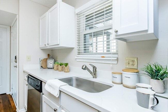 Photo - South Wind Apartment Homes