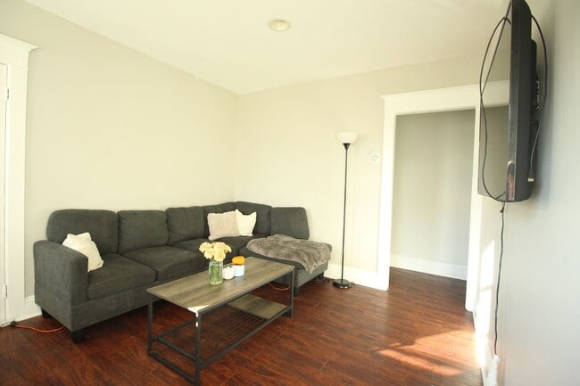 Photo - 713 Spring Garden St Unit 2