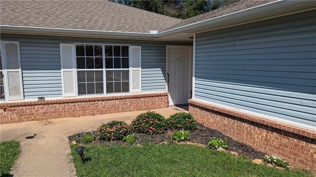 Photo - 2010 Sycamore Pl