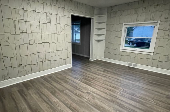Photo - Spacious 4-Bed Home with 2-Car Garage & Ba...