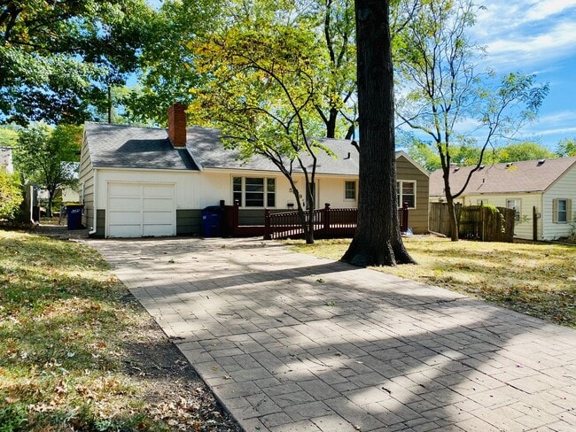 Photo - {5639} Spacious Ranch + Two Separate Living Quarters + Fenced Yard!