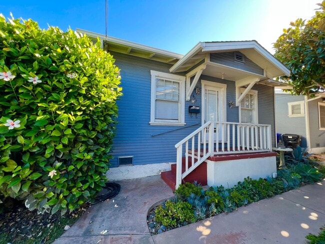 La Jolla 1 Bed / 1 Bath Home With Garage - La Jolla 1 Bed / 1 Bath Home With Garage