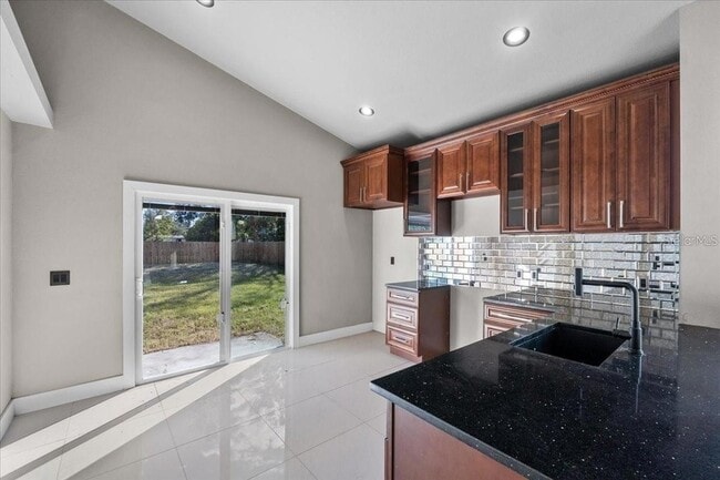 Photo - 724 W Crescent Dr