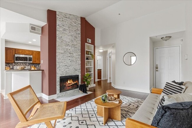 Building Photo - $1,650/mo – 2BR/1BA Condo in Northwest Austin with Stone Fireplace & Balcony Unit 411