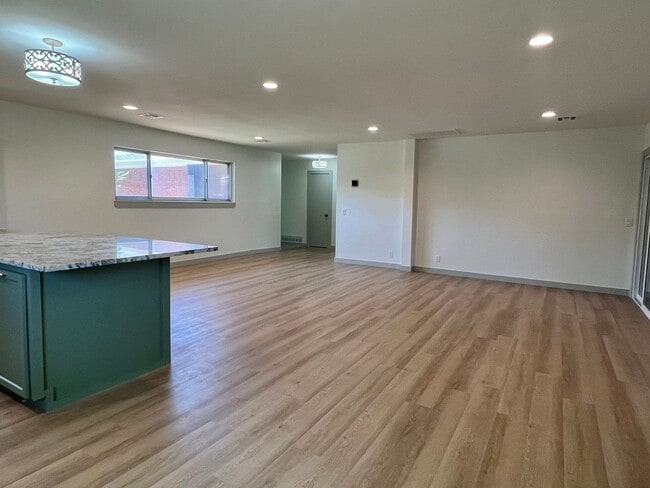 7501 NW 28th St