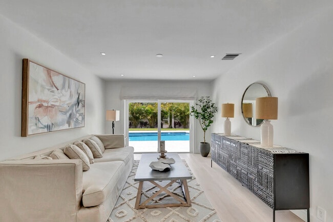 Photo - 530 NW 14th St