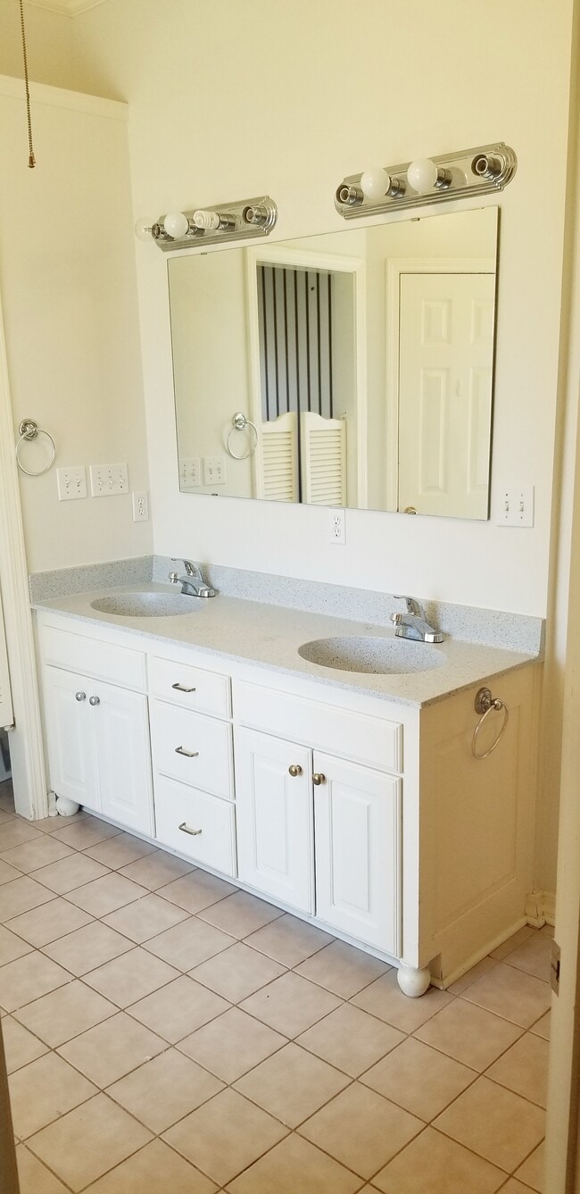 Photo - 1603 Williamsburg Dr