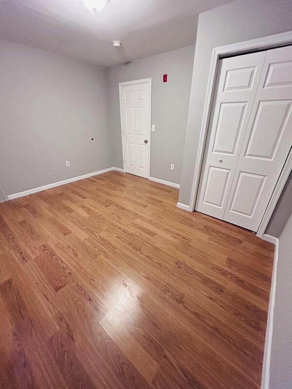 Photo - 5038 Spruce St