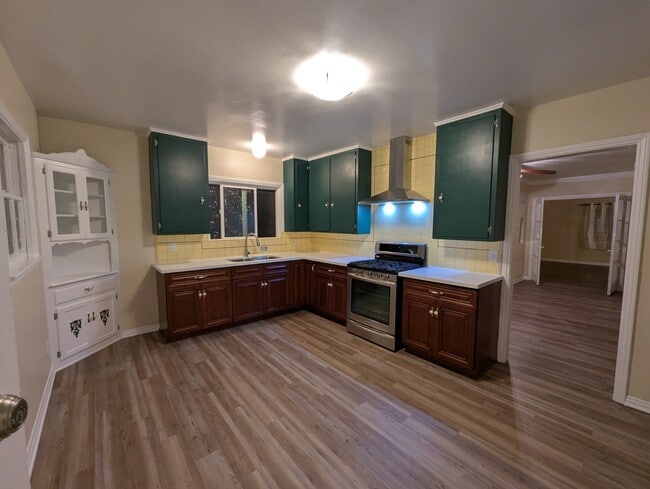 Building Photo - 1011 W 65th St Unit 1011