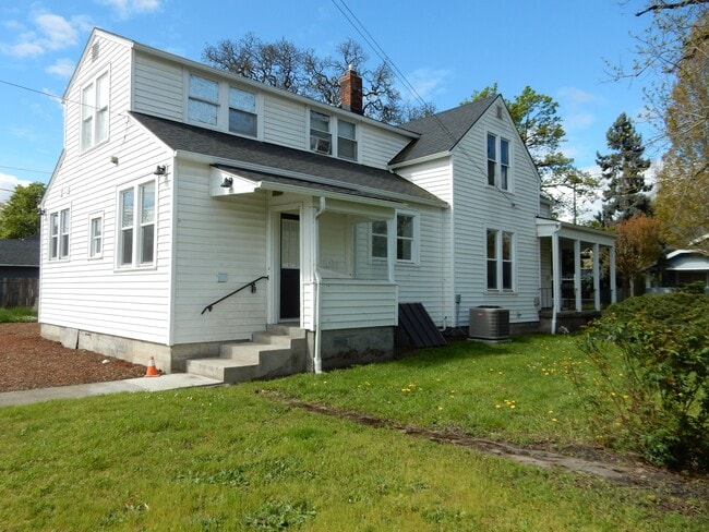 Building Photo - 1456 Liberty St NE Unit 1