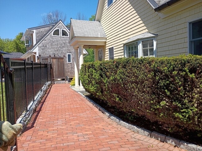 Photo - 106 Main St
