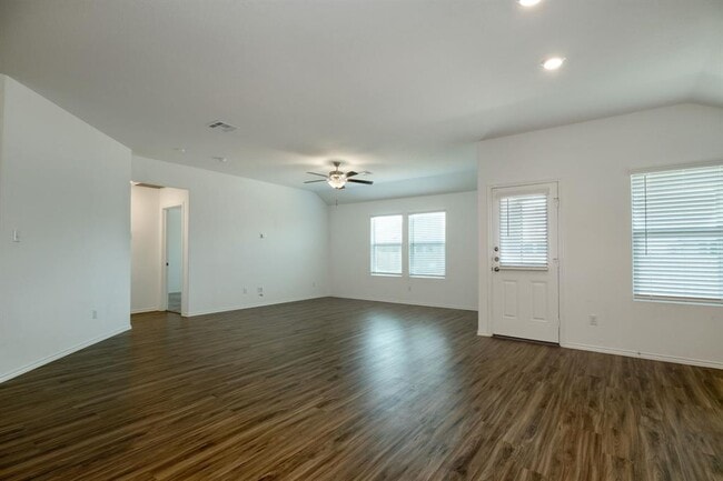 Photo - 200 Coventry Dr