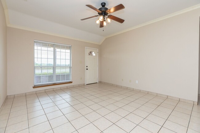 Photo - 12444/12446 CR 499 Unidad 12446