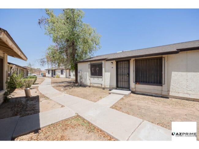 Building Photo - Discover Comfort in This Charming 2/1 Phoe... Rental